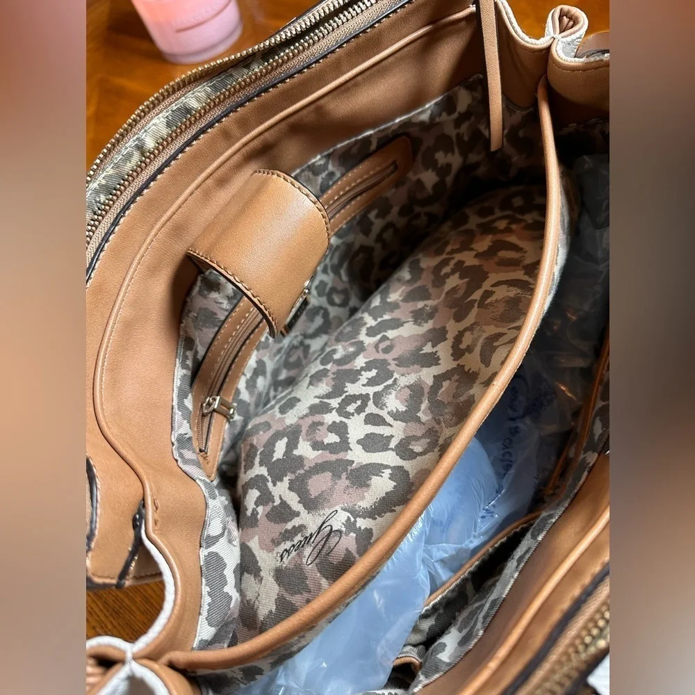 Guess Hand Bag lockable signature
